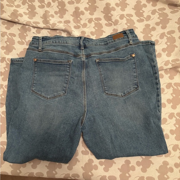 Judy Blue Medium to Dark Wash Skinny Jean w Asymmetrical Fly - Picture 4 of 4